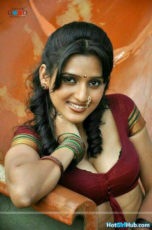Hot Indian Women in Saree 6