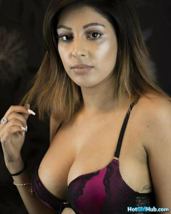 Sexy Busty Indian Girls 9