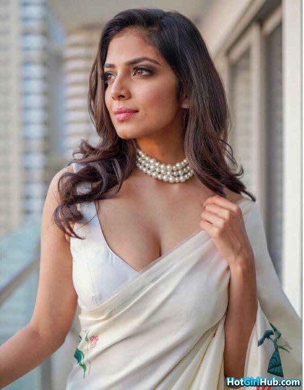 Malavika Mohanan Hot Photos Indian Film Actress Sexy Photos 24