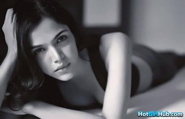 Shriya Pilgaonkar Hot Photos Indian Actress Sexy Photos 11