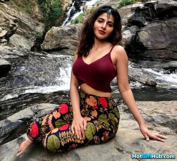 Iswarya Menon Hot Photos Tamil Actress Sexy Pics 14
