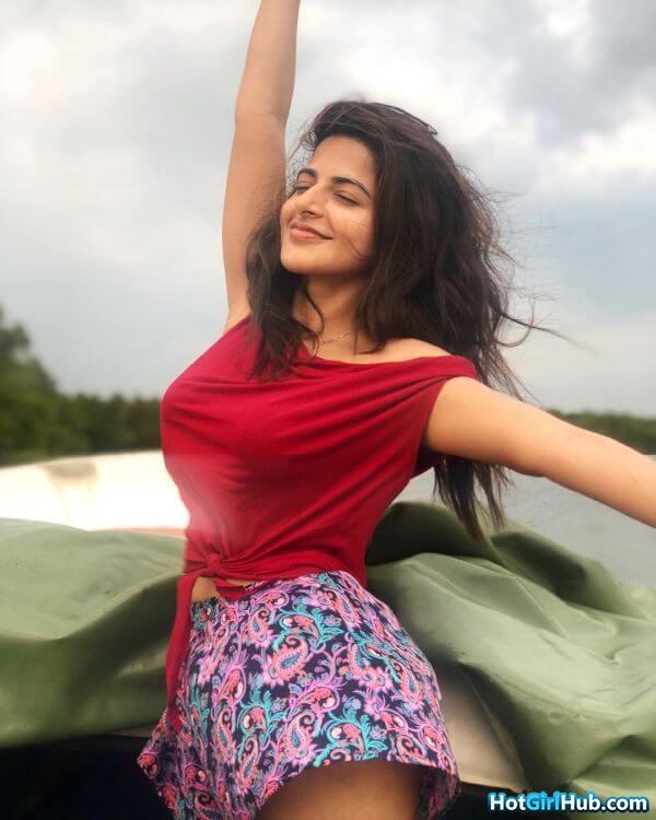 Iswarya Menon Hot Photos Tamil Actress Sexy Pics 2
