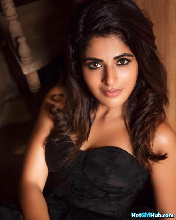 Iswarya Menon Hot Photos Tamil Actress Sexy Pics 9