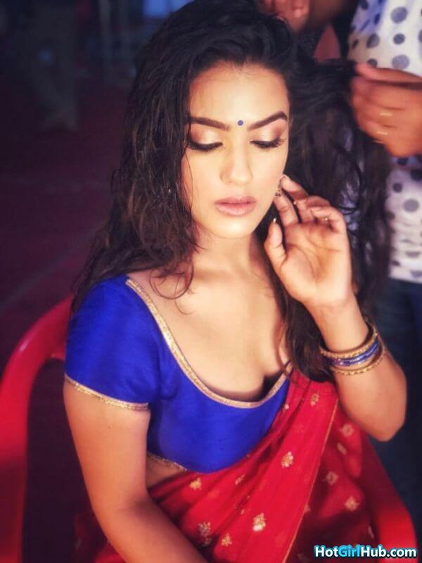 Kavya Thapar Hot Photos Indian Film Actress Sexy Pics 3