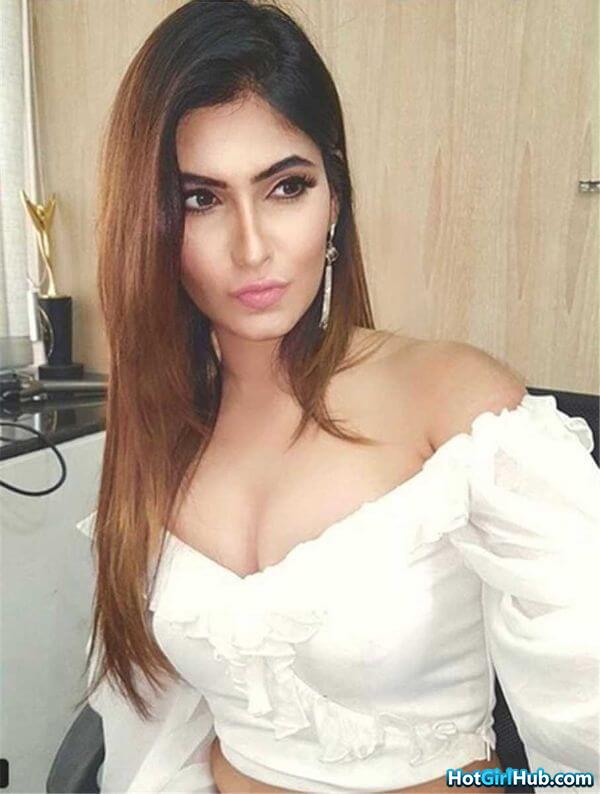 Sexy Karishma Sharma Hot Bollywood Actress Pics 6
