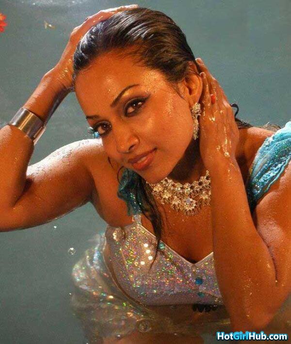 Sexy Flora Saini Hot Tollywood Actress Pics 3