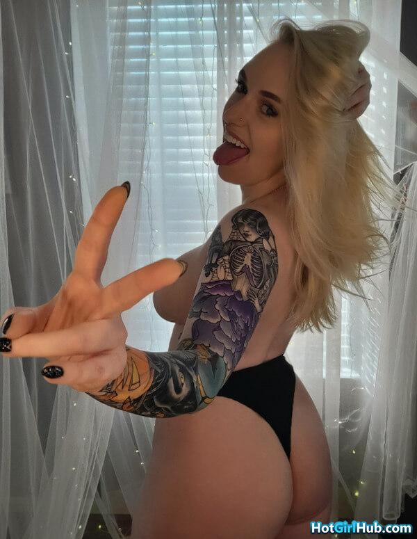 Sexy Tattooed Gals Showing Big Ass 7