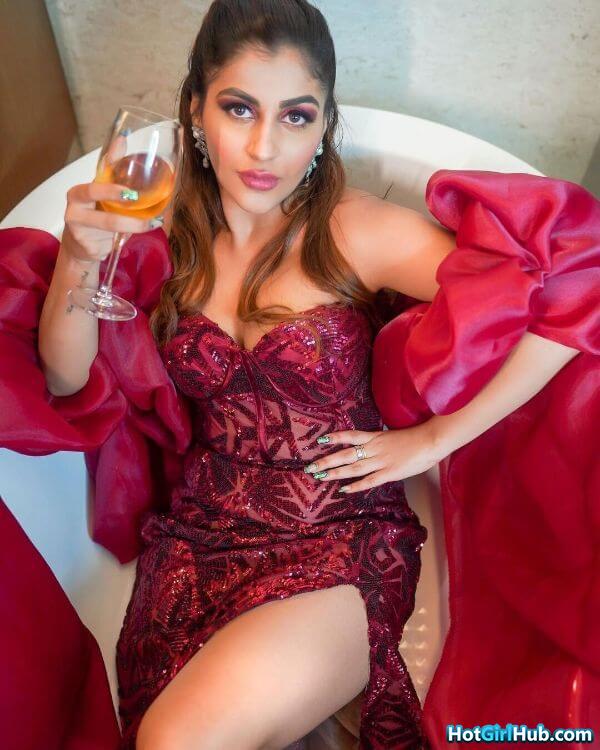 Sexy Yashika Aannand ​hot Indian Actress Pics 4