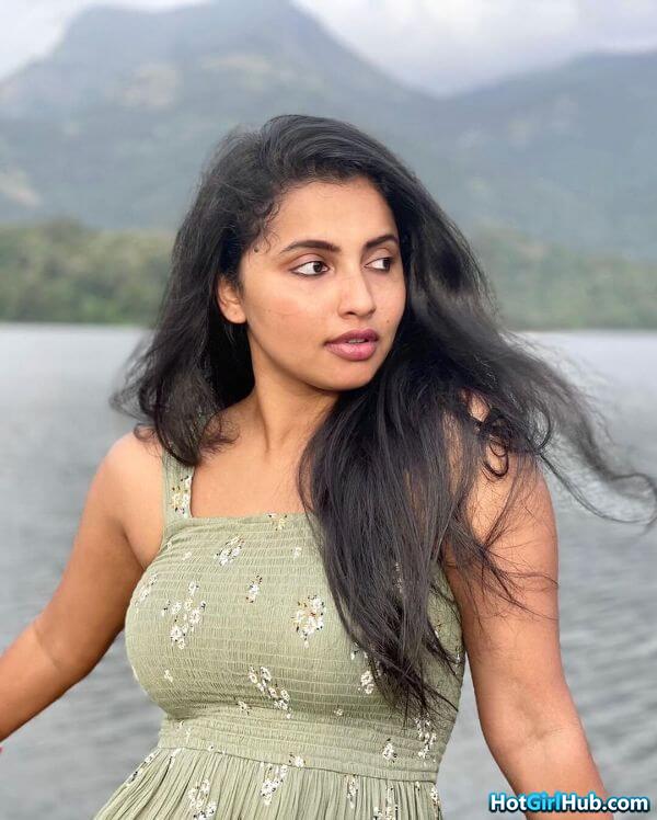 Sexy Anicka Vikhraman ​hot Tamil Actress Pics 14