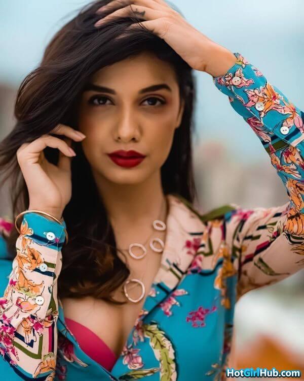 Sexy Divya Agarwal ​hot Indian Television Actress Pics 9