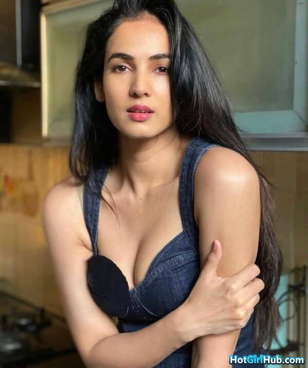 Sexy Sonal Chauhan ​hot Indian Actress Pics 2