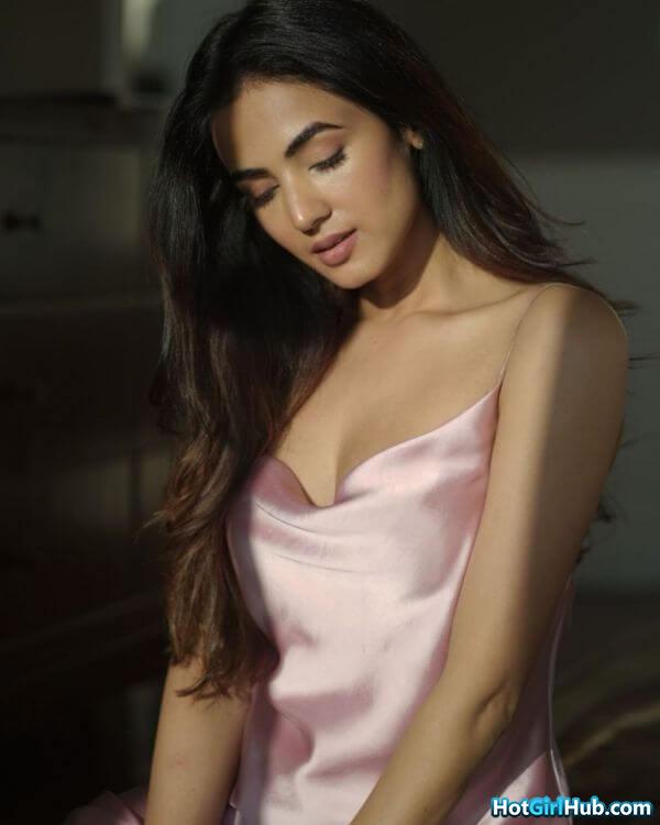 Sexy Sonal Chauhan ​hot Indian Actress Pics 5