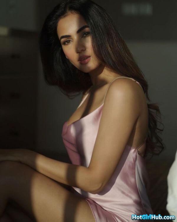 Sexy Sonal Chauhan ​hot Indian Actress Pics 6