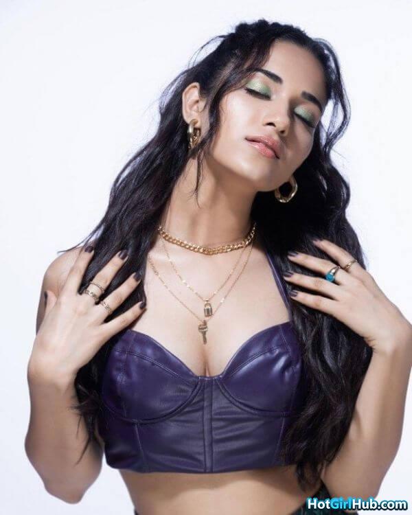 Sexy Ruhani Sharma ​hot Indian Actress Pics 3