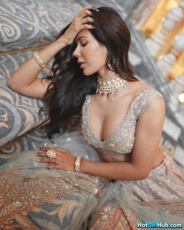 Sexy Sonam Bajwa ​hot Indian Actress Pics 4