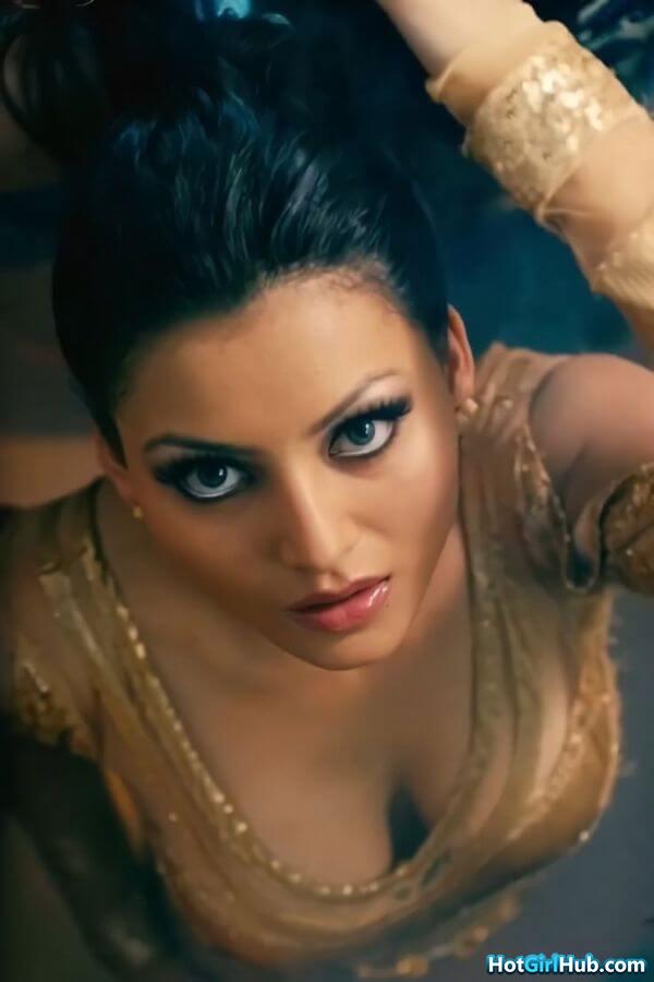 Sexy Urvashi Rautela ​hot Indian Actress Pics 15