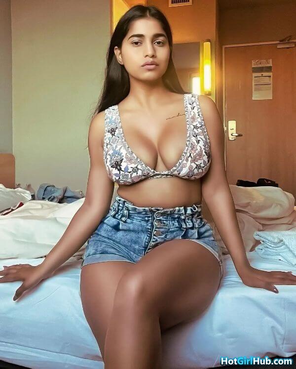 Hot Desi Indian Girls Showing Big Boobs 5