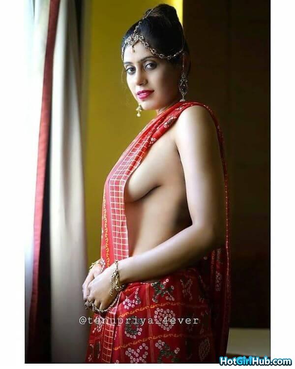 Hot Indian Teen Girls Showing Big Tits 12