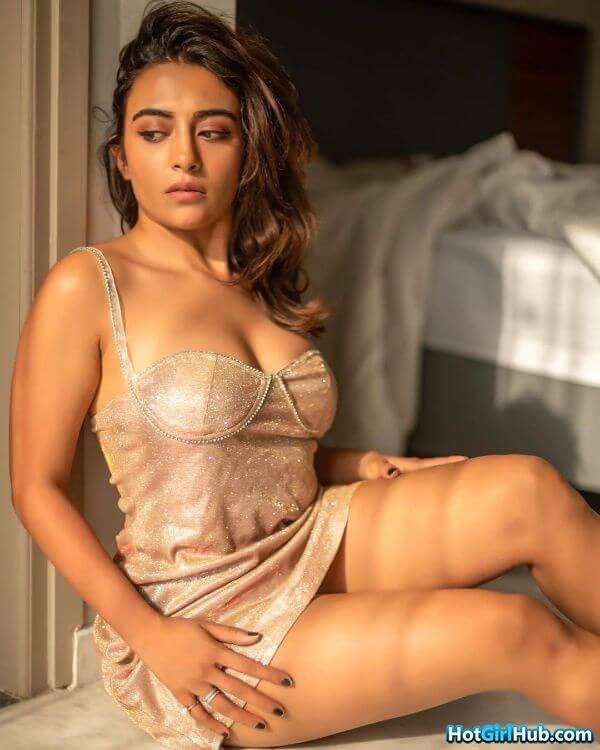 Hot Indian Teen Girls Showing Big Tits 7