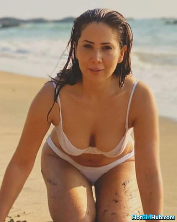 Hot Bollywood Actress Kim Sharma Big Boobs 2