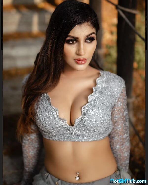 Sexy Yashika Aannand ​hot Tamil Actress Pics 7