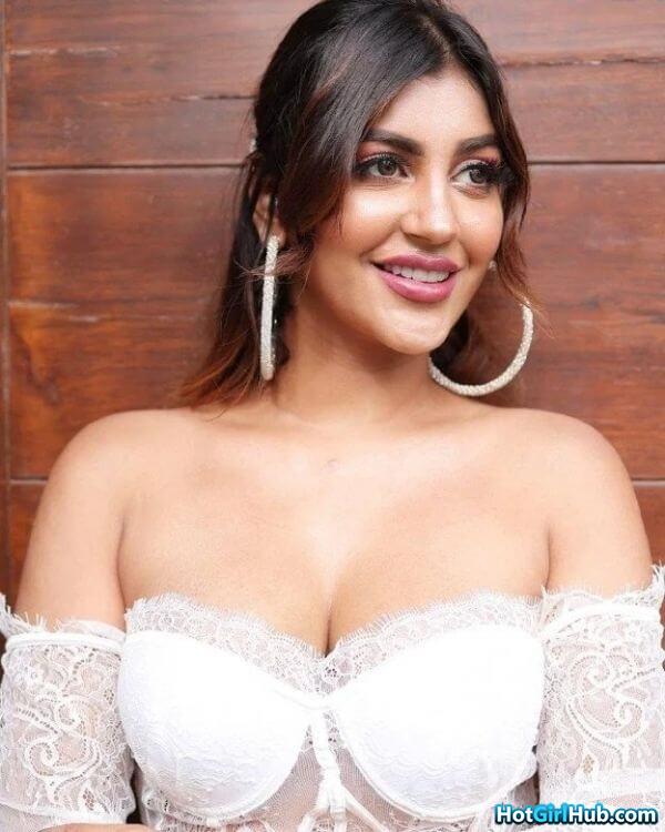 Sexy Yashika Aannand ​hot Tamil Actress Pics 9