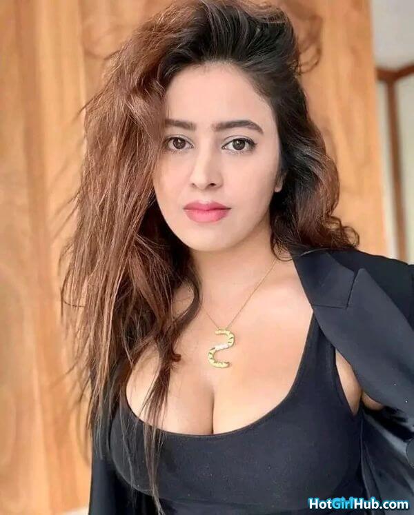 Sexy Indian Big Boobs Instagram Model 9