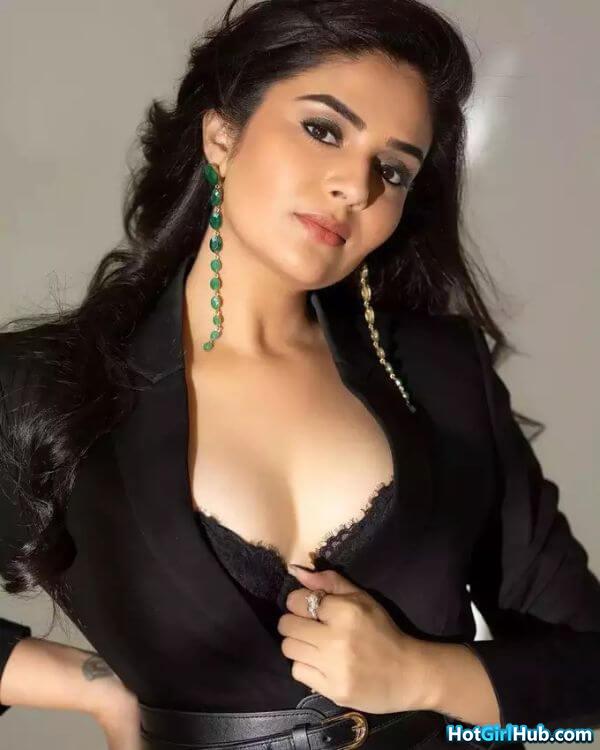 Hot Telugu Cinema Actress Sreemukhi Big Boobs 2