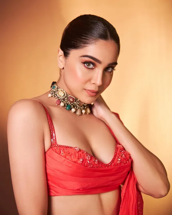 Hot Bollywood Actress Sharvari Wagh Big Boobs 11