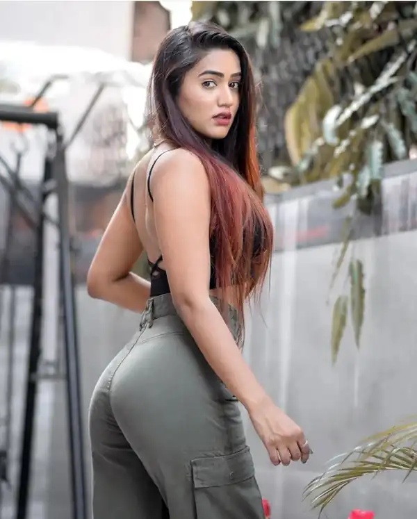 Hot Garima Chaurasia Big Butts Instagram Models 11