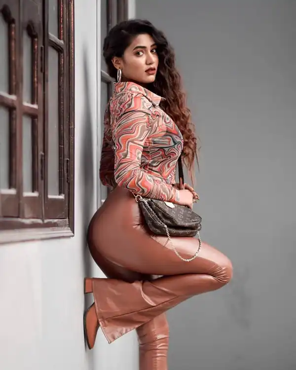 Hot Garima Chaurasia Big Butts Instagram Models 9