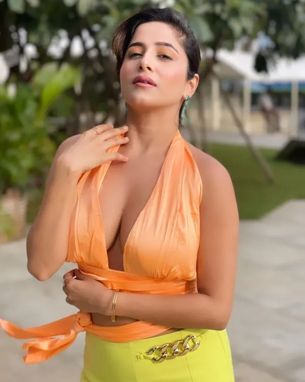 Hot Kate Sharma Big Boobs Instagram Models 11