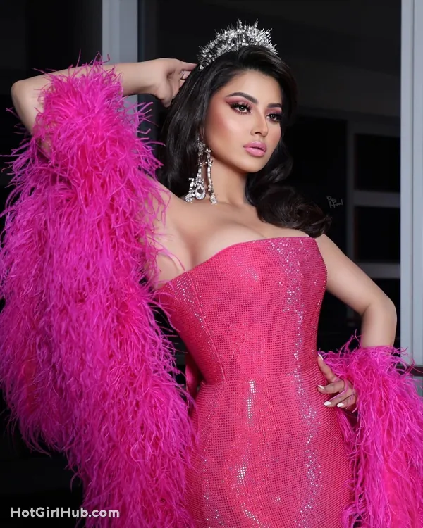Hot Bollywood Actress Urvashi Rautela Big Boobs 6
