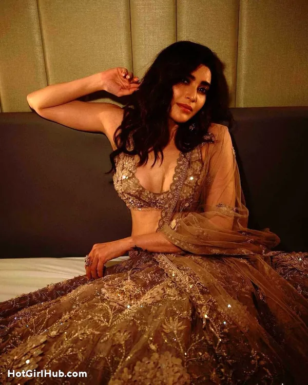 Hot Indian Actress Karishma Tanna Big Boobs 13