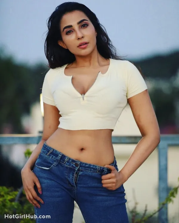 Hot South Indian Actress Parvati Nair Big Boobs 10