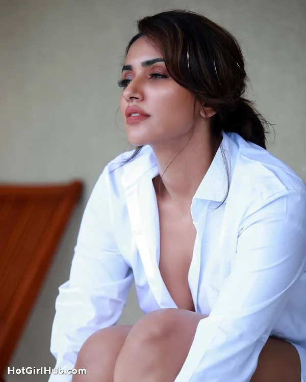 Hot Tamil Actress Akshara Gowda Big Boobs 10