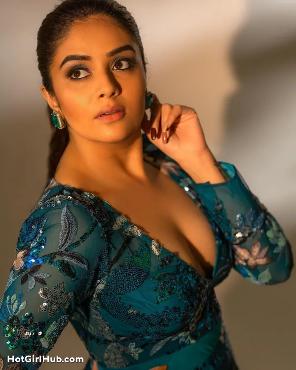 Hot Telugu Actress Sreemukhi Big Boobs 11