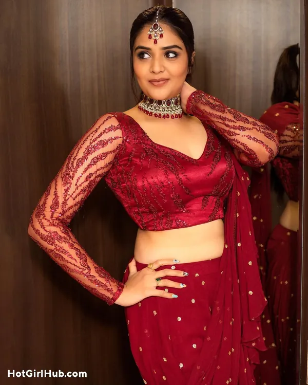 Hot Telugu Actress Sreemukhi Big Boobs 2