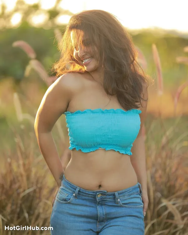Hot Indian Actress Anicka Vikhraman Big Boobs (2)