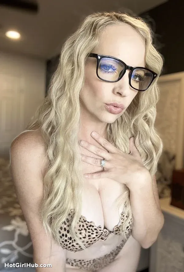 Cute Big Boobs Girls With Glasses (13)
