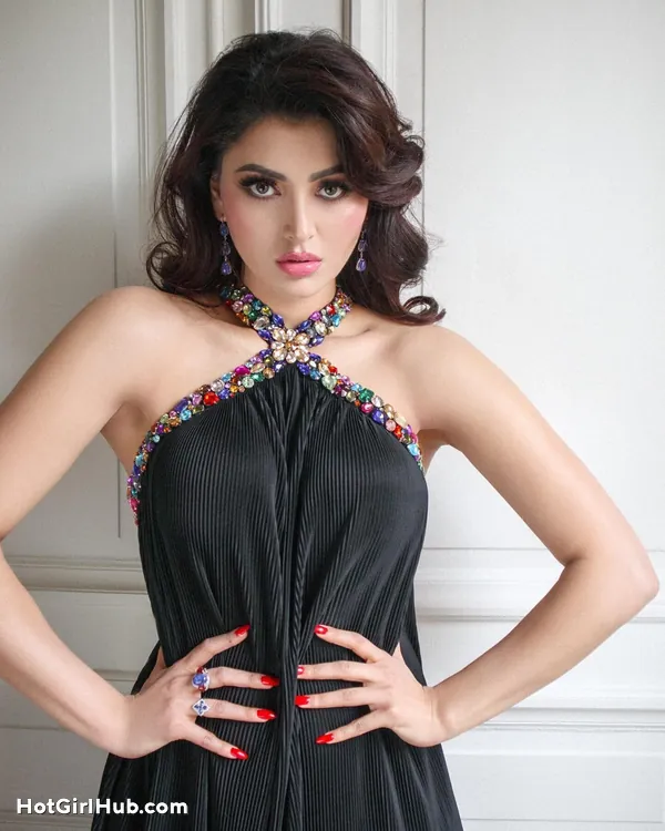 Hot Indian Actress Urvashi Rautela Big Boobs (8)