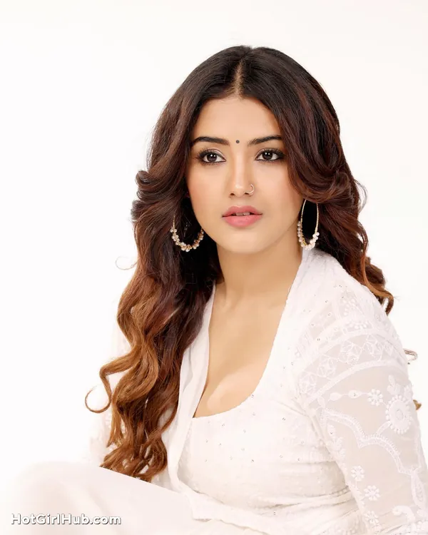 Hot Telugu Actress Malvika Sharma Big Boobs (13)