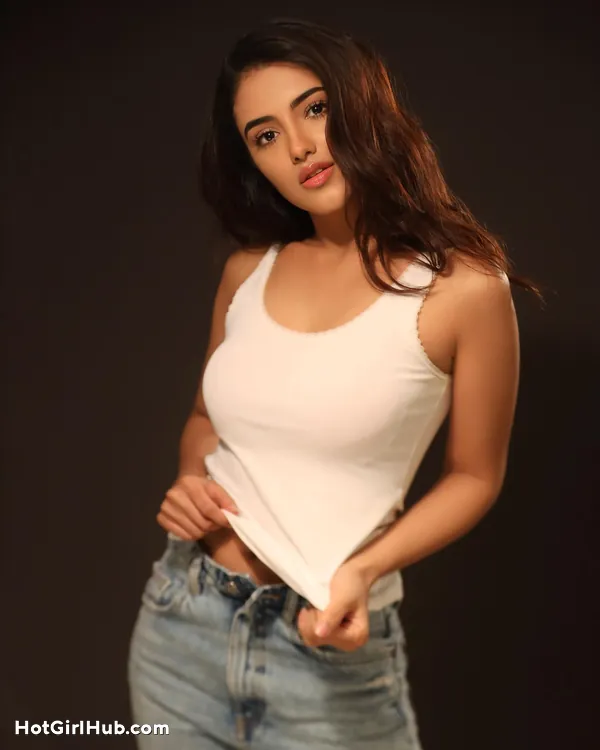 Hot Telugu Actress Malvika Sharma Big Boobs (6)