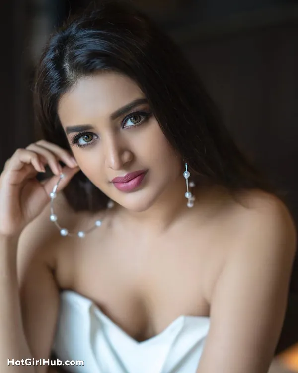 Hot Telugu Actress Nidhhi Agerwal Big Boobs (6)