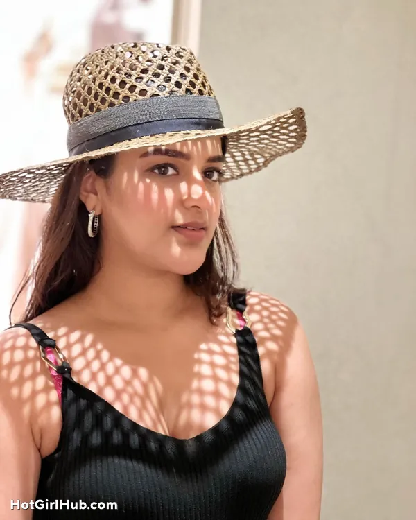Hot Telugu Actress Nidhhi Agerwal Big Boobs (9)