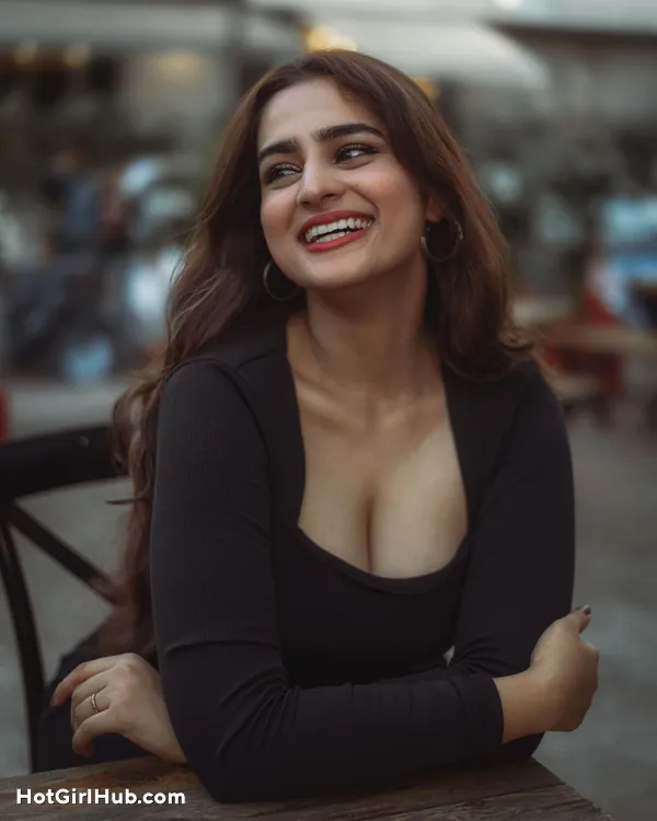 Gorgeous Indian Girls Photos That Will Blow Your Mind (7)