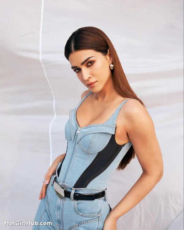 Kriti Sanon Spicy Photos That Are Insanely Bold (8)