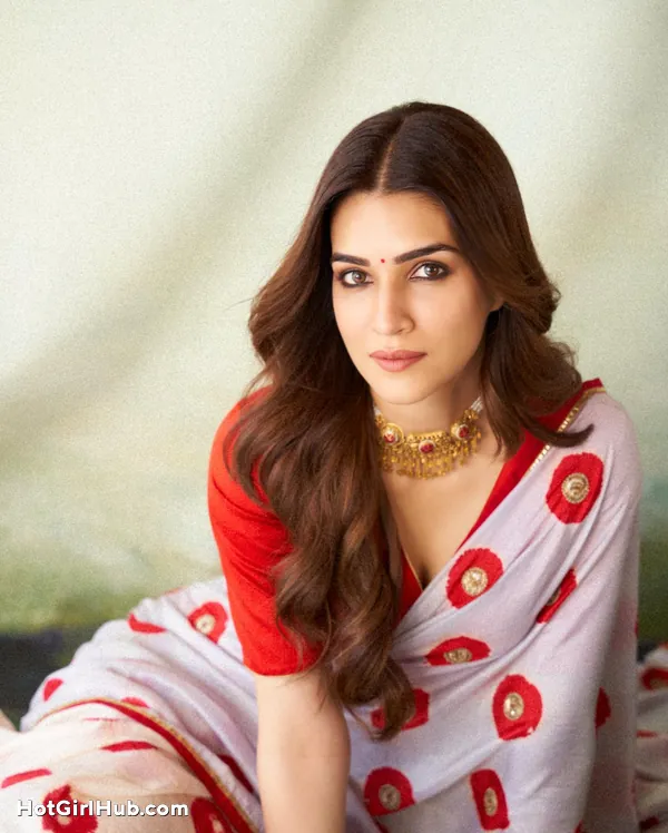 Kriti Sanon Spicy Photos That Are Insanely Bold (9)