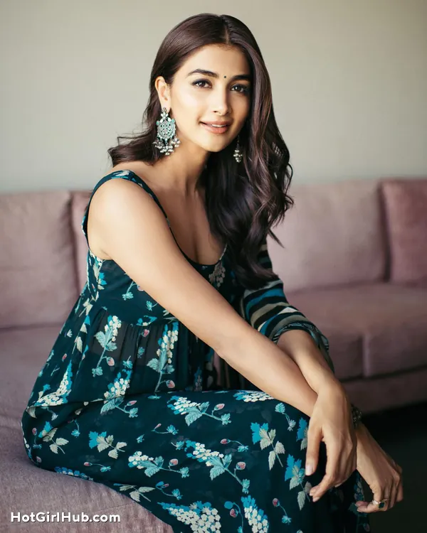 Pooja Hegde Hot and Sexy Photos That Will Raise Your Eyebrow (2)