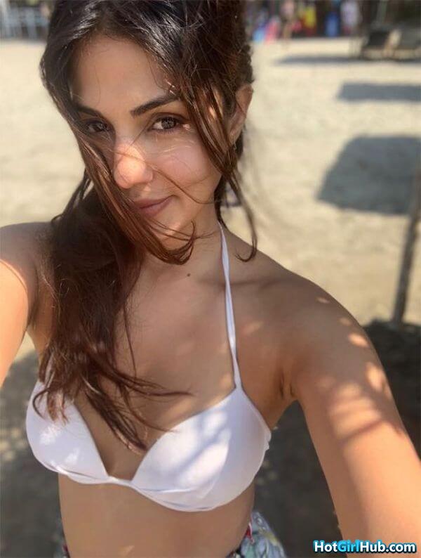 Rhea Chakraborty Hot Photos Bollywood Actress Sexy Photos 13